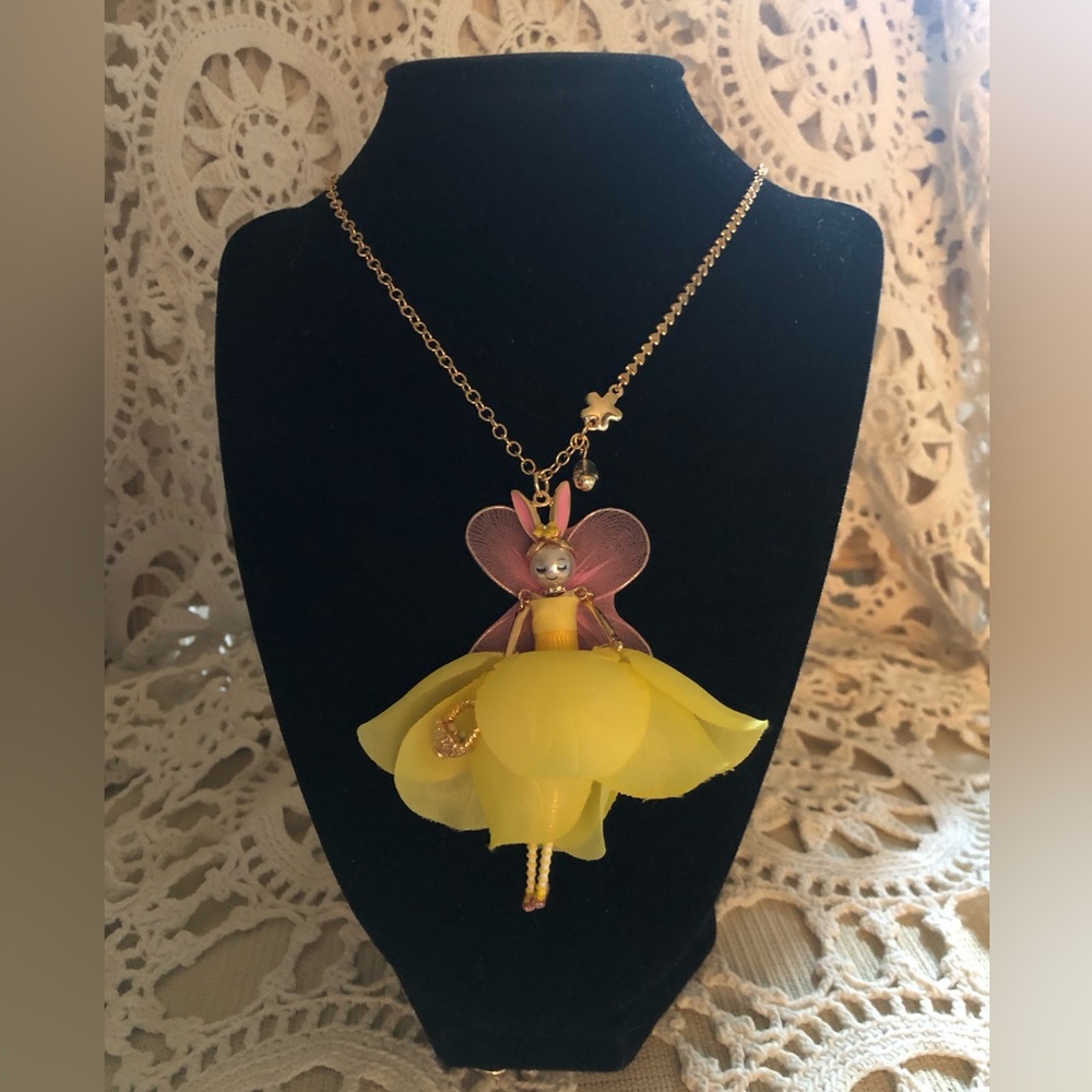 NWT Betsey Johnson Bunny Daffodil  Fairy Necklace